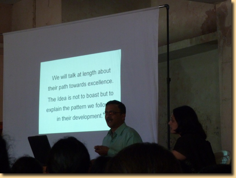 Scaled image Col Anand Bapat explaining a point to audience at Karad.jpg 