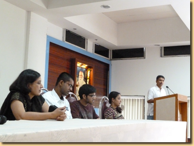 Scaled image Q&A session of Satara audience with Asilata, Soumitra & Ashay.jpg 